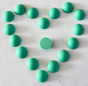 Tyrkysově zelené půlperly 10 mm