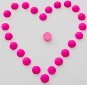 Neonově růžové půlperly 8 mm