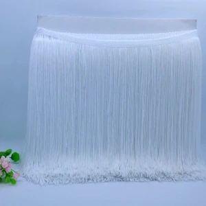 Bílé nylonové třásně 20 cm