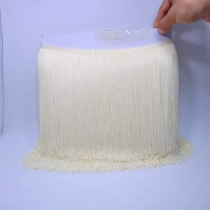 Krémové třásně 20 cm