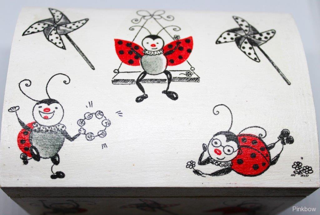 Truhlička s beruškami