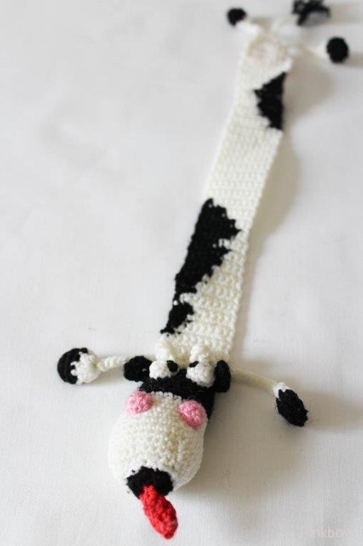 Háčkovaná záložka do knihy Kravička s vemínkem