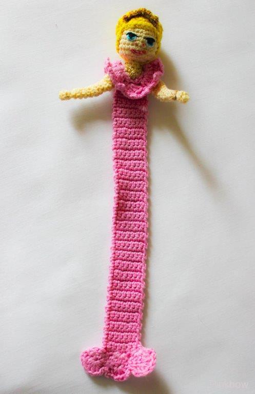 Háčkovaná záložka do knihy Princezna Růženka