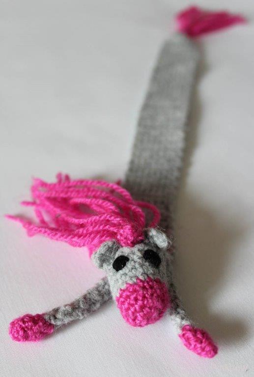 Háčkovaná záložka do knihy Jednorožec 2.