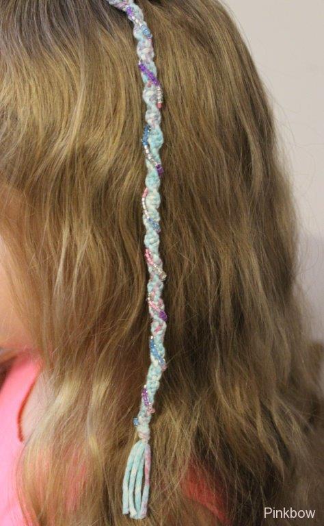 Tyrkysový copánek s kamínky 27 cm