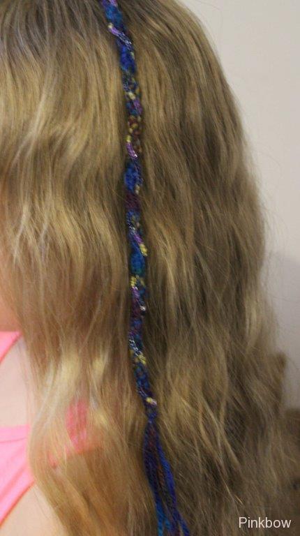 Tmavomodrý copánek s kamínky 32 cm