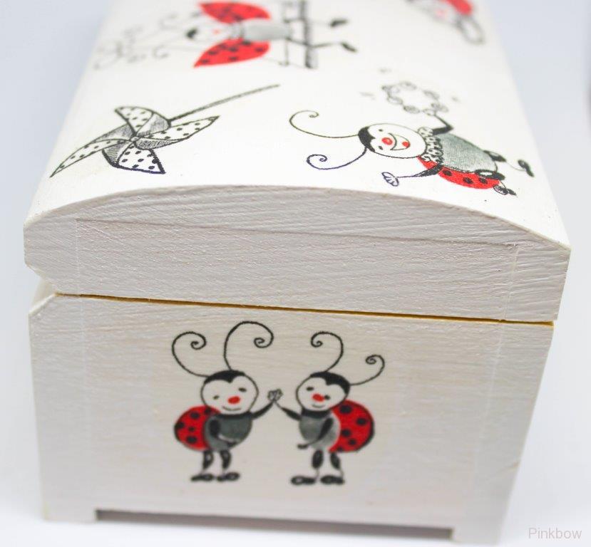 Truhlička s beruškami