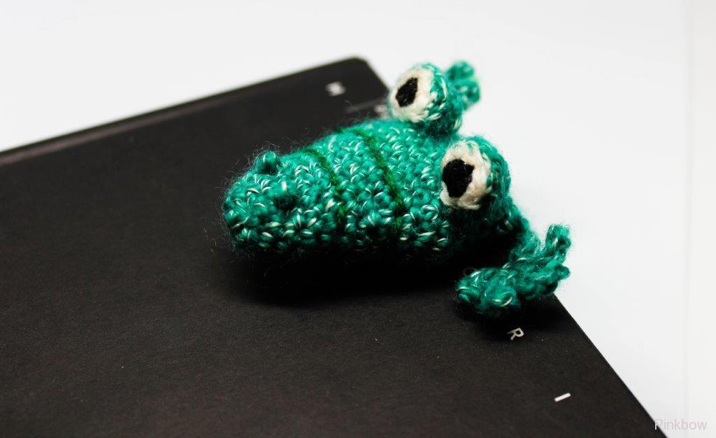  Háčkovaná záložka do knihy Krokodýl