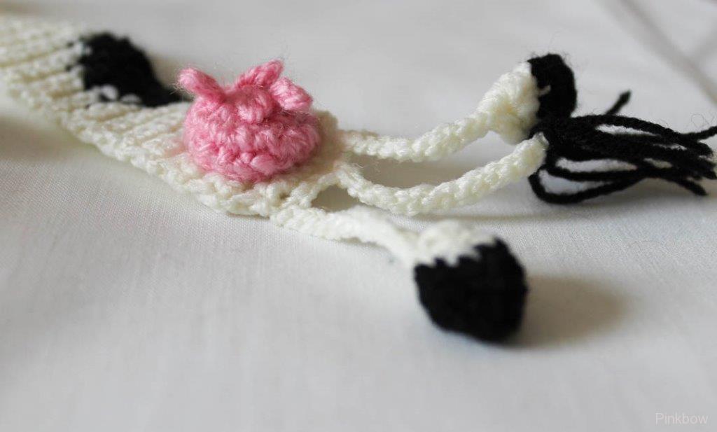 Háčkovaná záložka do knihy Kravička s vemínkem