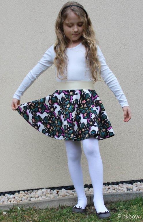 Bavlněný úplet jednorožci na černé