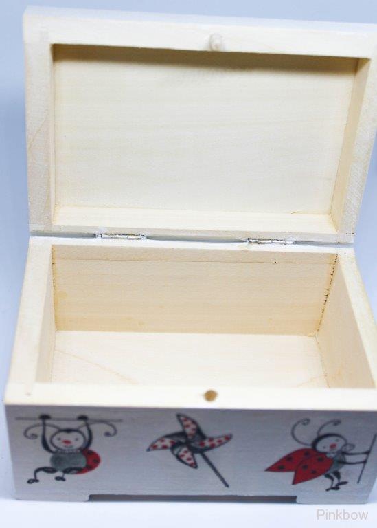 Truhlička s beruškami