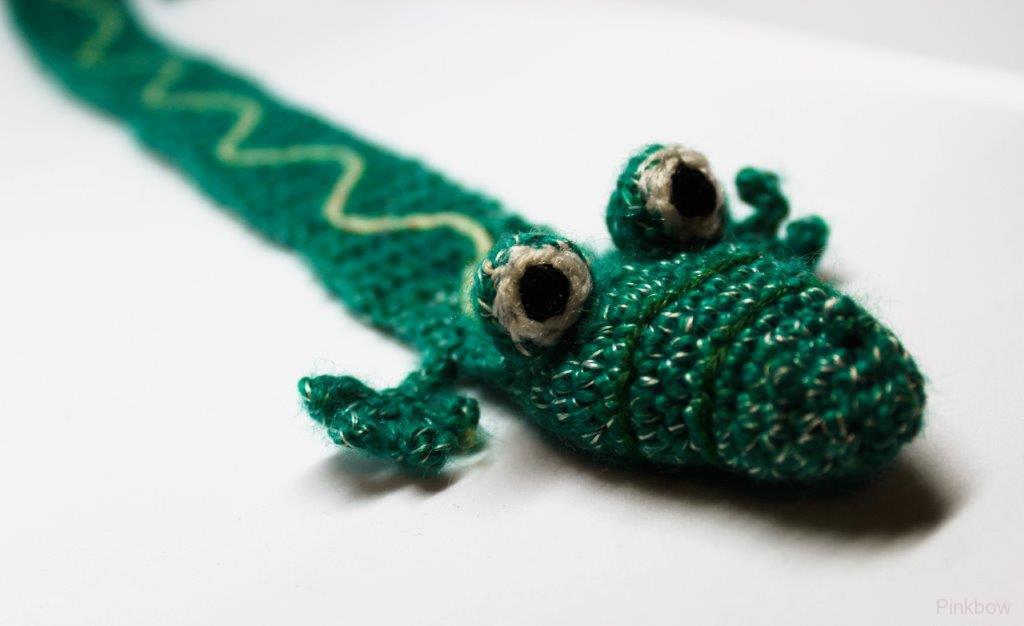  Háčkovaná záložka do knihy Krokodýl