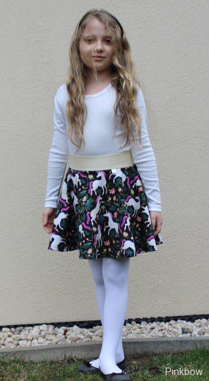 Bavlněný úplet jednorožci na černé