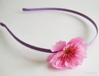 Fialová čelenka s růžovým květem